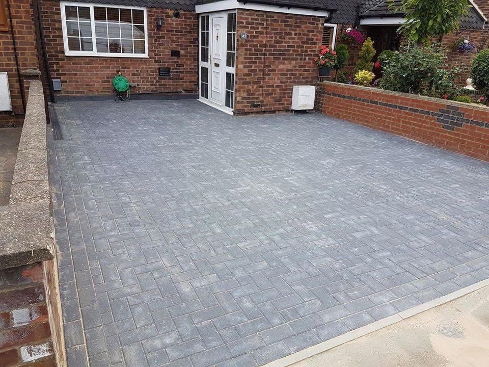 Charcoal block paving driveway in Cambridge